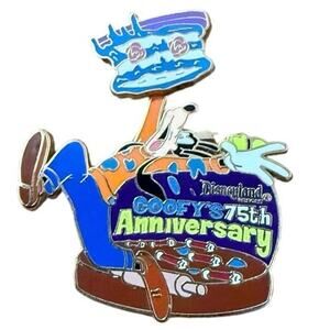 DLR 2007 CELEBRATE GOOFY'S 75TH ANNIVERSARY TWO TIER CAKE PIN - LE 1000